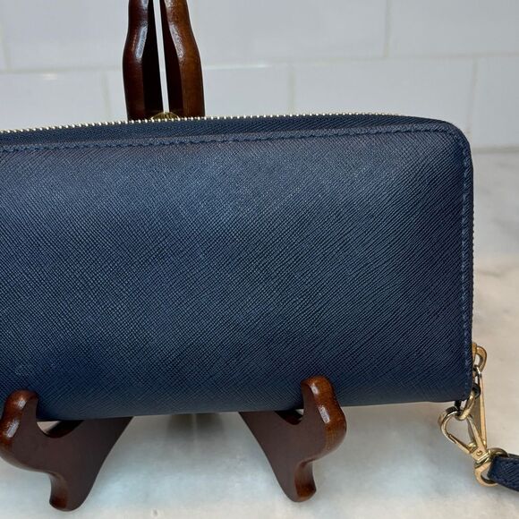 Michael Kors Saffiano Leather Full Zip Jet Set Continental Wallet - Picture 6 of 16